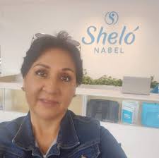 Ayúdanos a descubrir que producto es...💙🤩😉 Uno de los productos  favoritos de nuestra gran familia por su eficaz ayuda para hacernos lucir  increíbles en la playa y que además cuida nuestra piel