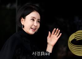 앵커 1) 배우 김희령 선생님께서는 이번 작품에 극작가뿐 아니라 배우로 참여하시게 됐는데요. ë°°ìš° ê¹€ê²½ìˆ™ ìž…ë‹ˆë‹¤