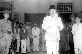 Tepat tanggal 17 agustus 2020 atau 75 tahun sudah republik indonesia telah merdeka dari penjajahan. Mengenang Sejarah Kemerdekaan Indonesia 17 Agustus 1945