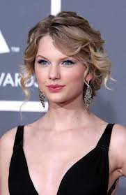 Taylor Swift S Hair Through The Years Taylor Swift Hair Short Hair Updo Curly Hair Styles