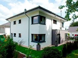 Modern, anders als das der nachbarn in der straße, vielleicht ein quentchen extravagant, so stellten sich die bauherren ihr neues eigenheim vor. Massivhaus Von Baumeister Haus Haus Freiberger
