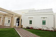Şeyma subaşı, 1.5 yıl birlikte olduğu i̇talyan dj guido senia'dan geçen yaz ayrılmıştı. Middle East College Wikipedia