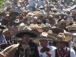 Durante este día no hay paso vehicular en el centro de jerez, te recomendamos que te estaciones a las afueras y camines hacia el centro donde ocurre el. Pin En Jerez Pueblo Majico