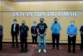 Sok rem3hkan kinerja jokowi, akhirnya malaysia dkk p4nik gegara ini. Rcnq6 L21t6icm