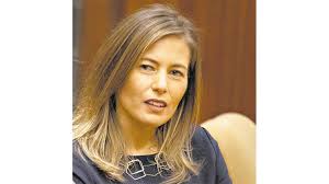 Murió la esposa de jairo, teresa sainz de los terreros. Quien Es Carolina Castro La Primer Mujer En La Mesa Chica De La Uia Pagina12