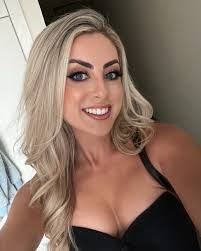 Lauren Ennis's Instagram, Twitter & Facebook