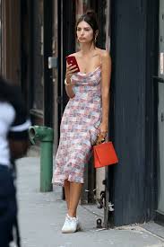 Get emily ratajkowski spring street style look. Emily Ratajkowski Looks Great In A Printed Dress Paired With White Sneakers While Out In New
