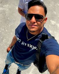 La felicidad es momentánea, vivamos el momento…