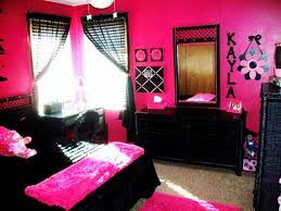 It can either be in the bed covers, walls bold colors are seen in this bedroom. 86 Cute Bedroom Design Ideas With Pink And Green Walls Roundecor Pink Bedroom Decor Pink Room Pink Bedroom Walls