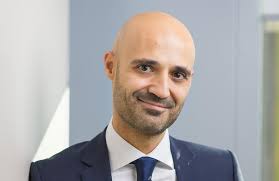 Peste 60% din clienţii persoane fizice ai Raiffeisen Bank au dobânzi fixe  la credite, inclusiv la carduri de credit. Banking 1:1 aduce şi un bancher  personal pentru fiecare client