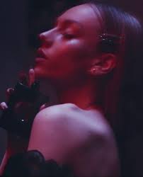 Madrid @luciadelriomanagement de aquellas que hicieron de la vida este rincón sensible näytä lisää sivusta ester expósito facebookissa. Ester Exposito Brasil On Twitter Antigo Photoshoot Da Ester Exposito Para A Linha De Perfume Black Opium Da Ysl Beauty