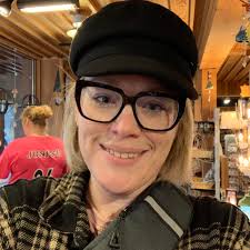 I just finished this book. it was SO sad but it reminded me how much I love  Nicholas Sparks 😭💙 I would highly recommend if you like other Nicholas  Sparks books.