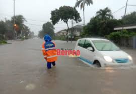 Cameron highlands sekali lagi dilanda banjir kilat dan tanah runtuh di jalan ulu merah, ringlet pada malam 5 november 2014. Kuching Dilanda Banjir Kilat Susulan Hujan Lebat Utusan Borneo Online