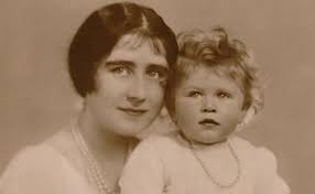 Los 15 momentos decisivos de la vida de Isabel II