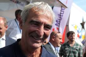 Raymond domenech refuses a handshake with carlos alberto. Football Raymond Domenech En Visite A Thonon
