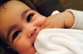 Kim poston foto tëNorth duke buzëqeshu