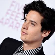 Cole Sprouse Just Debuted Way Lighter Hair And It S So Un Jughead Chicos Lindos Pelo Rubio Chicas