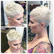 Playing up the style with barrettes makes this look even more your own. 81d76b5202d309a6012db2e2853b78fd Short Hair Shaved Sides Super Short Hair Short Hair Styles Pixie