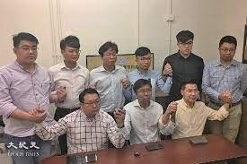 新民主同盟今日（26 日）在 facebook 專頁發貼文，宣布正式解散。 貼文以「緣起緣滅．有聚有散」為題，回顧新同盟自成立以來，作為土生土長的香港人，一直毋忘爭取全面落實普選，邁向民主社會的初心，經歷過三次區議會及三次立法會選舉，在選戰上打過「亮麗的勝仗」。 Jtrstw3xmtjctm