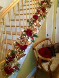 Everything has to be festive and perfect and no corner of the house is forgotten. 25 Christmas Stairs Decorations That Will Motivate You To Re Do Your Stairs Collagecab