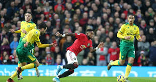 Lingard và martial tạo ra một vài pha uy hiếp lên hàng thủ man city. Live Score Mu Vs Mc