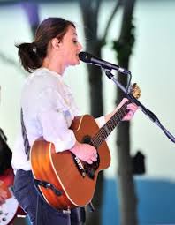 Persino carmen consoli, ha intitolato fiori d'arancio una sua canzone, parlando di una sposa che, purtroppo, viene abbandonata. Carmen Consoli Isola Maggiore Moon In June Lago Trasimeno Live Report Ondarock