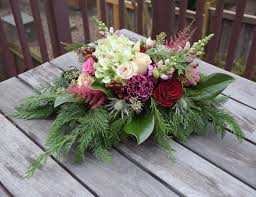 Table Centerpiece For Christmas Christmas Flower Decorations Christmas Flower Arrangements Flower Table Decorations