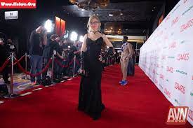نينا هارتلي بالأسود في حفل جوائز AVN Awards