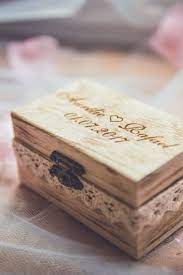 25 Idees De Phrases A Graver Sur Vos Alliances Coussin Alliance Mariage Deco Mariage Fait Main Boite Alliances