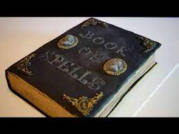 Weitere ideen zu buch kuchen, kuchen, kommunion torte. Gruselige Buchtorte Zu Halloween Fondant Buch Torte Book Of Spells Cake Kuchenfee Youtube