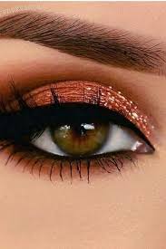 To Grow Longer Eyelashes Naturally Apply A Thin Coat Of Petroleum Jelly Or Olive Oil Onto Your Upper Las In 2020 Makeup Eyelashes Makeup Grow Long Eyelashes Naturally
