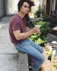 He is known for his starring role as john b, on the netflix teen drama series outer banks. Chase Stokes Outer Banks Nc The Pogues Tv Shows