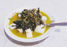 Rice is rolled inside a banana leaf and boiled, then cut into small cakes as a staple food replacement of steamed rice. Ini Dia Resep Lontong Gulai Daun Ubi Ikan Selai Anti Gagal