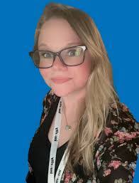 Roxanne Walker's Instagram, Twitter & Facebook