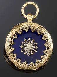 1239 Reloj De Bolsillo Saboneta Ingles Elegante Caja Esmaltada En Azul Y Negro En Oro Amarillo De 18k Mecanismo De Cuerda Llave Esfera Isabelina Con Nu Vienen en una variedad de estilos y ofrecen características adicionales y complicaciones como una ventana de fecha o un marcador lunar. 1239 reloj de bolsillo saboneta ingles elegante caja esmaltada en azul y negro en oro amarillo de 18k mecanismo de cuerda llave esfera isabelina