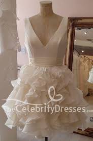 .hochzeitskleid #hochzeitsfotografie #hochzeitstag #brautpaar #t #hochzeitsinspiration brautkleid #g #handgemacht #geburtstag #heiraten #hochzeitsdeko #hochzeitskleid #hochzeitsfotografie. Weiss Hubsches Kurzes Hochzeitskleid Homecoming Party Kurze Brautjungfernkleider Thecelebritydresses