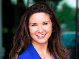 Robyn Lancaster's Instagram, Twitter & Facebook