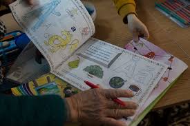 Voiam ca diminețile mele să înceapă cu o energie venită dinspre voi și era nevoie de o aromă care să vă atragă spre. Copii Coloreaza Viata Versuri