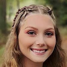 Mandy Hess's Instagram, Twitter & Facebook