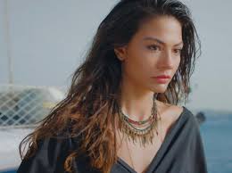 Erkenci Kus Sanem Kolye Kolye Kolyemodelleri Taki Takimodelleri Taki Kolyeler Kus Taki
