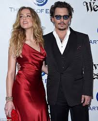 Jamie meets johnny depp & amber heard to talk about 'the rum diary', taking off bras with one hand, 1960s style and joking. Johnny Depp Reveals How He Realised He D Fallen For Amber Heard After The Rum Diary Daily Mail Online