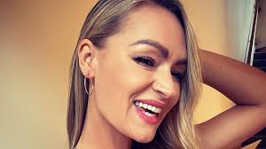 Laura Woods tears down troll with vicious tweet as fans say 'you dropped  your crown, queen'