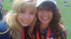 Jennette McCurdy's Mom Dies — Bella Thorne, Zendaya & More Tweet Support
