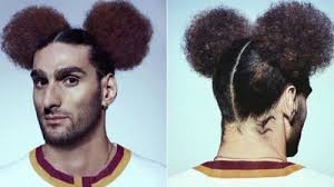 Hairstyles are the possible appearances of a character's hair. Fellaini And Other Extravagant Hairstyles Footballers Hanging By Futbol