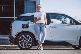 Neben eigenen mitarbeitern sucht vw daher 1.800 externe ferienjobber für die zeit. Hohe Nachfrage Bmw Vw Erhohen Produktion Von I3 Und E Golf Elektroauto News Net