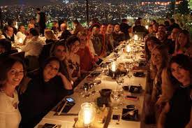 9 kere leyla harika bir kadro ile yapılmış müthiş bir hayal kırıklığı#netflix. Bylgp70ebhxdrm