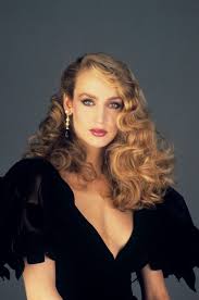 Men's hair in the 1970s was a joy to behold. 70s Hairstyles 18 Iconic Hair Trends Making A Comeback