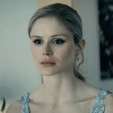 Franchement, Annie en shifter est genre plus canon que Annie normale même  si c'est la même actrice. Qu'est-ce qui ne va pas chez moi ??? : r/TheBoys