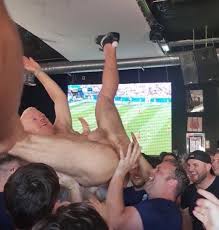 Crowdsurfing porn - blog.efectivosi.com.ar