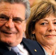 Born 24 january 1940) is a german politician and civil rights activist who served as president of germany from 2012 to 2017. Gerhild Hansi Gauck Er Kann Es Er War In Der Schule Schon So Welt
